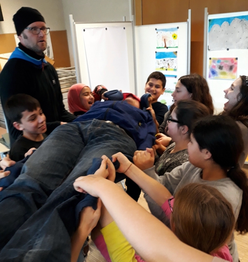 Projektunterstützung bei der Kreuzschule durch die VR-Westmünsterland Bildungsinitiative
