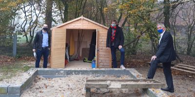 Pavillons und Hütte für die OGS Maria-Frieden-Schule durch VR-Westmünsterland Bildungsinitiative